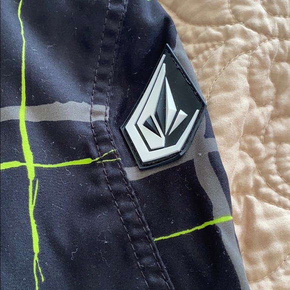 Volcom board shorts - Picture 2 of 6
